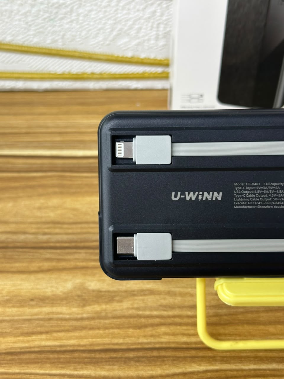 Power Bank 10,000 mAh 22.5W con Cables Integrados