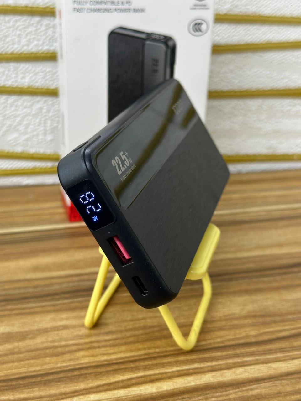 Power Bank 10,000 mAh 22.5W con Cables Integrados